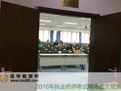 執(zhí)業(yè)藥師考試即將開始開始，考生陸續(xù)進場