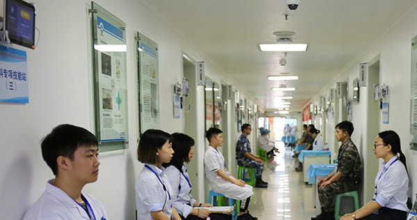 重慶3600余名住院醫(yī)師、護士參加臨床實踐能力結(jié)業(yè)考核